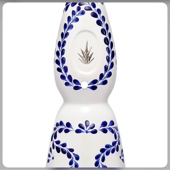 Clase Azul Tequila Reposado Blue and White Handcrafted Ceramic Decanter Bottle. - Picture 2 of 10